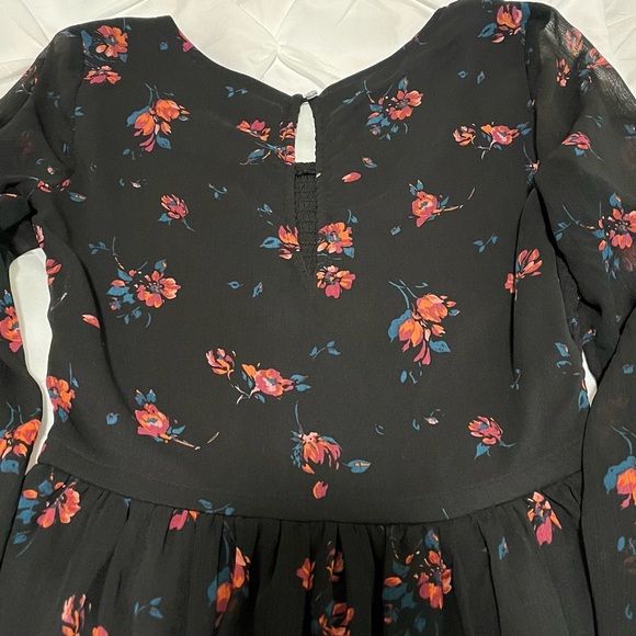 Hollister Black Floral Flutter Sleeved Dress, Size XS, Excellent! - Picture 7 of 11